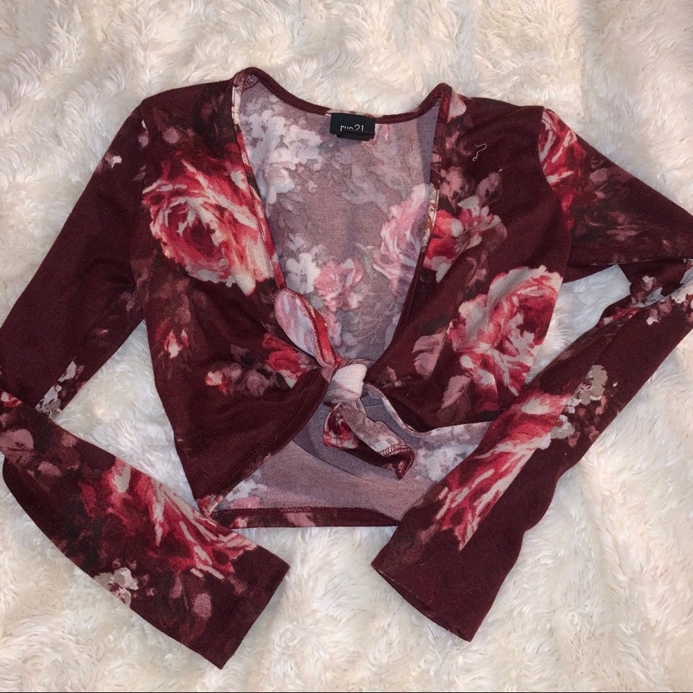 ❤️ Floral, long sleeve, self tie top size XS